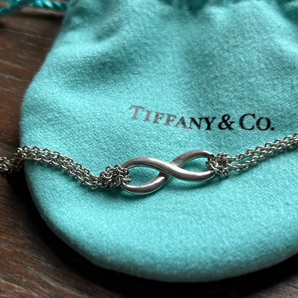 Tiffany & Co. Infinity Pendant on 18inch chain - Necklace (bag and box included) - Picture 3 of 16